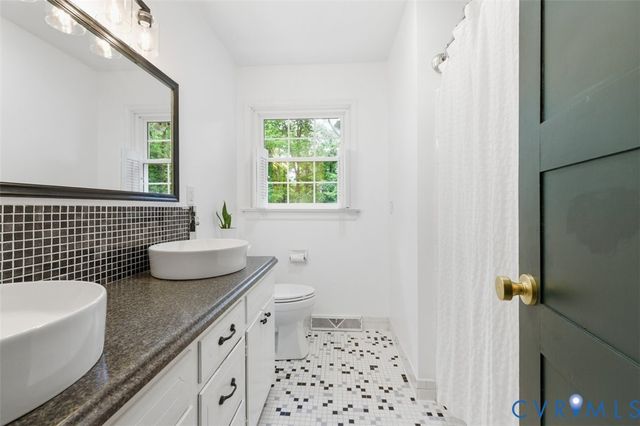 12641 Winfree St, Chester, VA 23831
