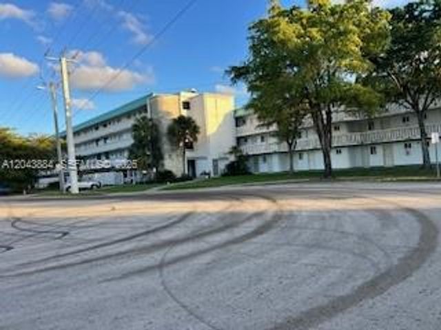 1100 NE 191st St 24E, Miami, FL 33179