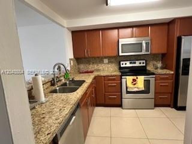 1100 NE 191st St 24E, Miami, FL 33179