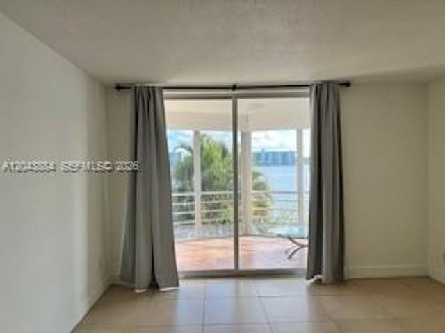 1100 NE 191st St 24E, Miami, FL 33179