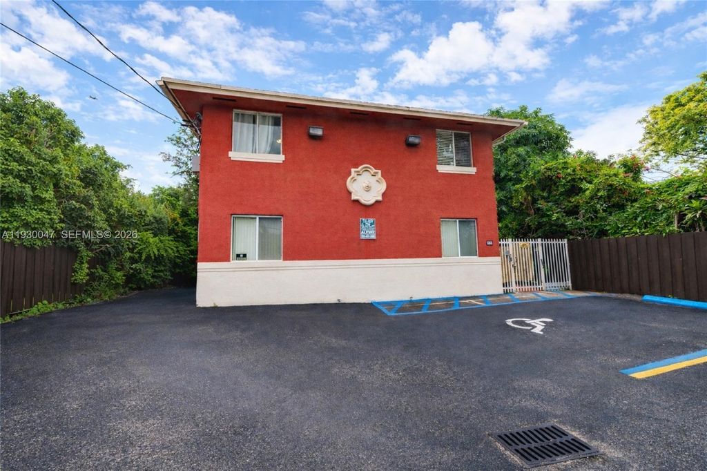 63 NW 17th Place 6, Miami, FL 33125