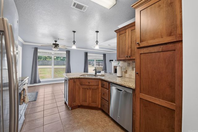 203 Creek View Drive, Austin, AR 72007