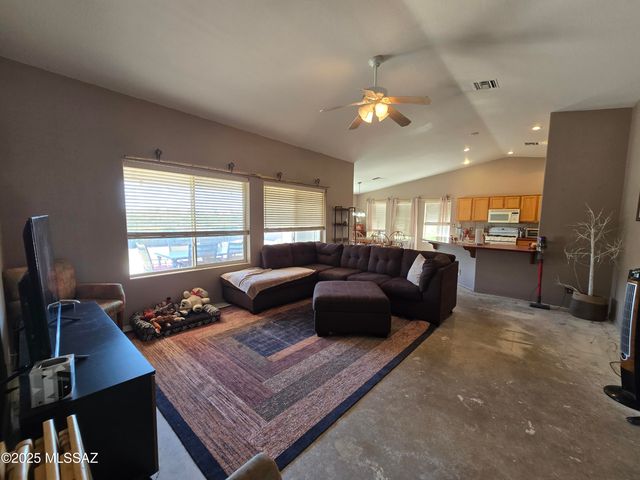 924 E Saguaro Drive, Pearce, AZ 85625