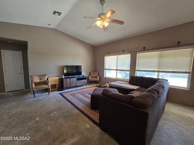 924 E Saguaro Drive, Pearce, AZ 85625