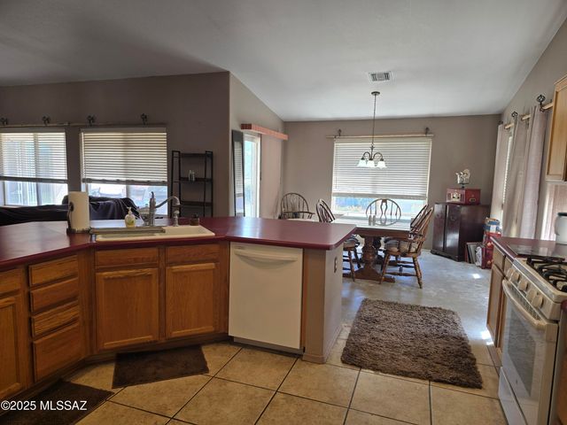 924 E Saguaro Drive, Pearce, AZ 85625