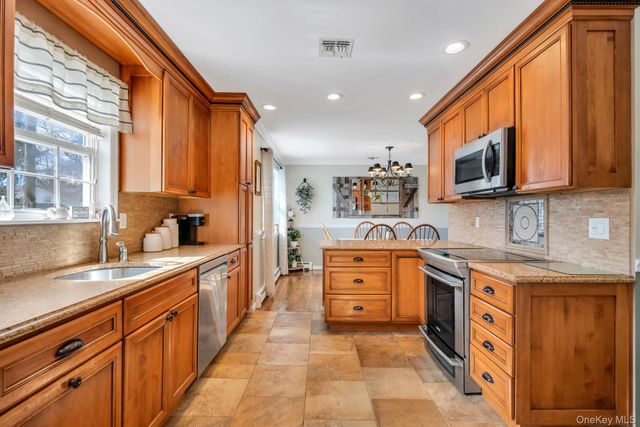 346 Victory Drive, Lake Ronkonkoma, NY 11779