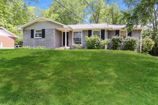 572 Whispering Hills Dr, Nashville, TN 37211