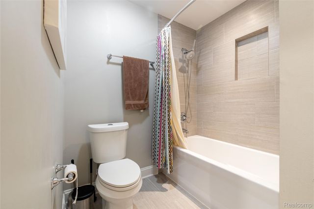 8095 Colony Drive 22, Grosse Ile Township, MI 48138