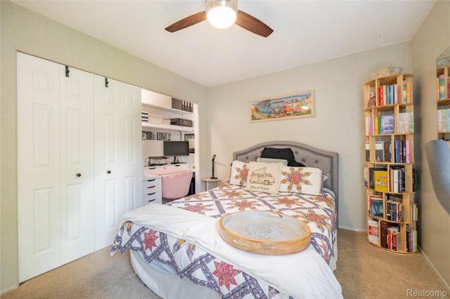 8095 Colony Drive 22, Grosse Ile Township, MI 48138