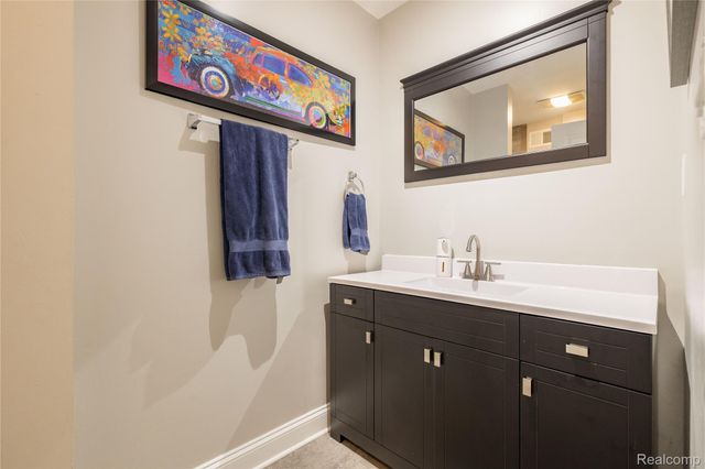 8095 Colony Drive 22, Grosse Ile Township, MI 48138
