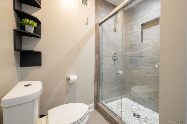 8095 Colony Drive 22, Grosse Ile Township, MI 48138