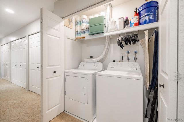 8095 Colony Drive 22, Grosse Ile Township, MI 48138