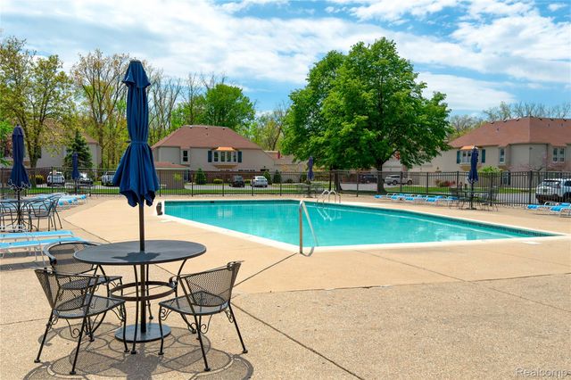 8095 Colony Drive 22, Grosse Ile Township, MI 48138