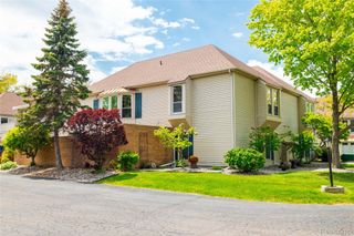 8095 Colony Drive 22, Grosse Ile Township, MI 48138