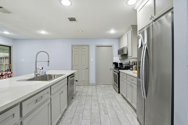 6023 Pineshade Lane, Houston, TX 77008