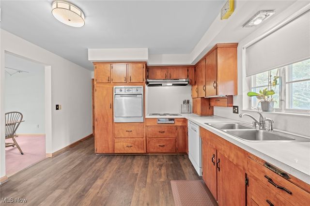 221 Briar Avenue NE, North Canton, OH 44720