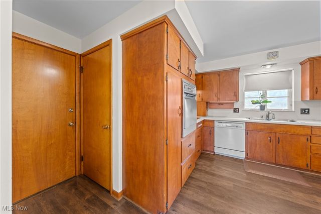 221 Briar Avenue NE, North Canton, OH 44720