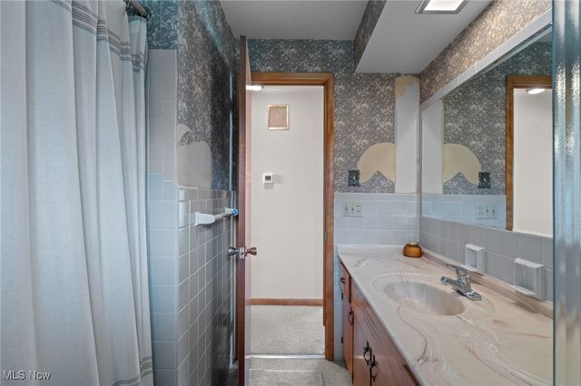 221 Briar Avenue NE, North Canton, OH 44720