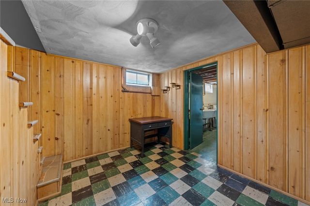 221 Briar Avenue NE, North Canton, OH 44720