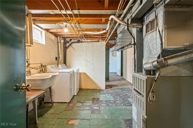 221 Briar Avenue NE, North Canton, OH 44720