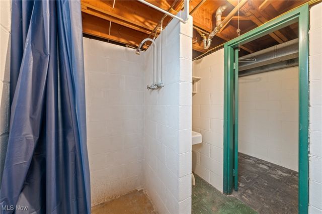 221 Briar Avenue NE, North Canton, OH 44720