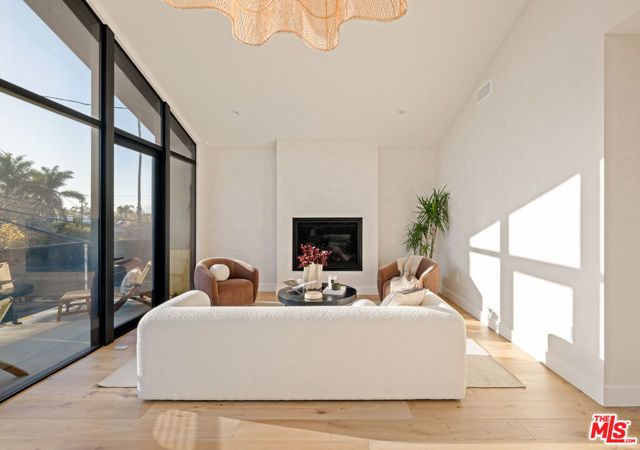 1008 Oakwood Avenue, Venice (los Angeles), CA 90291