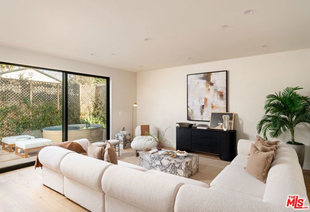 1008 Oakwood Avenue, Venice (los Angeles), CA 90291