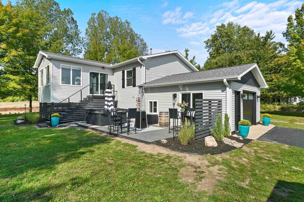 3836 Old Mission Road, Traverse City, MI 49686