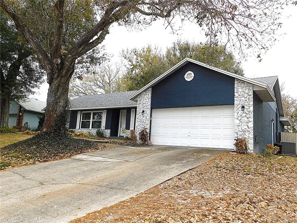 Image 2 of property listing at 979 RED DANDY DRIVE, Orlando, FL 32818