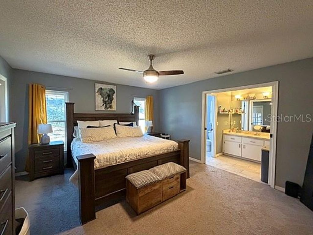 Image 23 of property listing at 979 RED DANDY DRIVE, Orlando, FL 32818