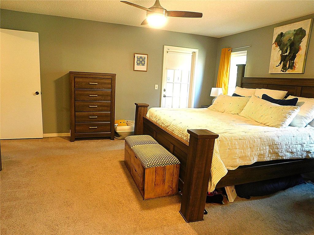 Image 24 of property listing at 979 RED DANDY DRIVE, Orlando, FL 32818