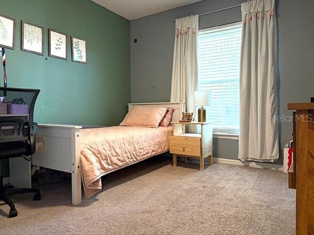 Image 28 of property listing at 979 RED DANDY DRIVE, Orlando, FL 32818