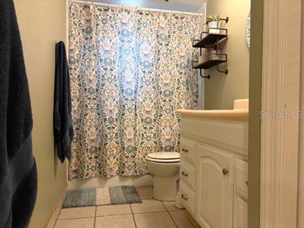 Image 30 of property listing at 979 RED DANDY DRIVE, Orlando, FL 32818