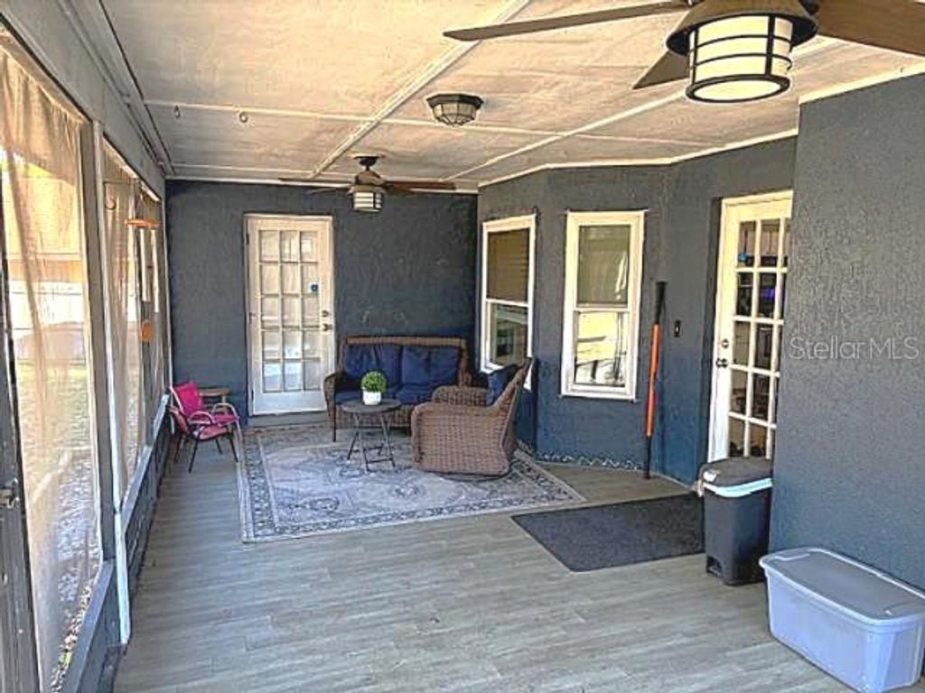 Image 31 of property listing at 979 RED DANDY DRIVE, Orlando, FL 32818