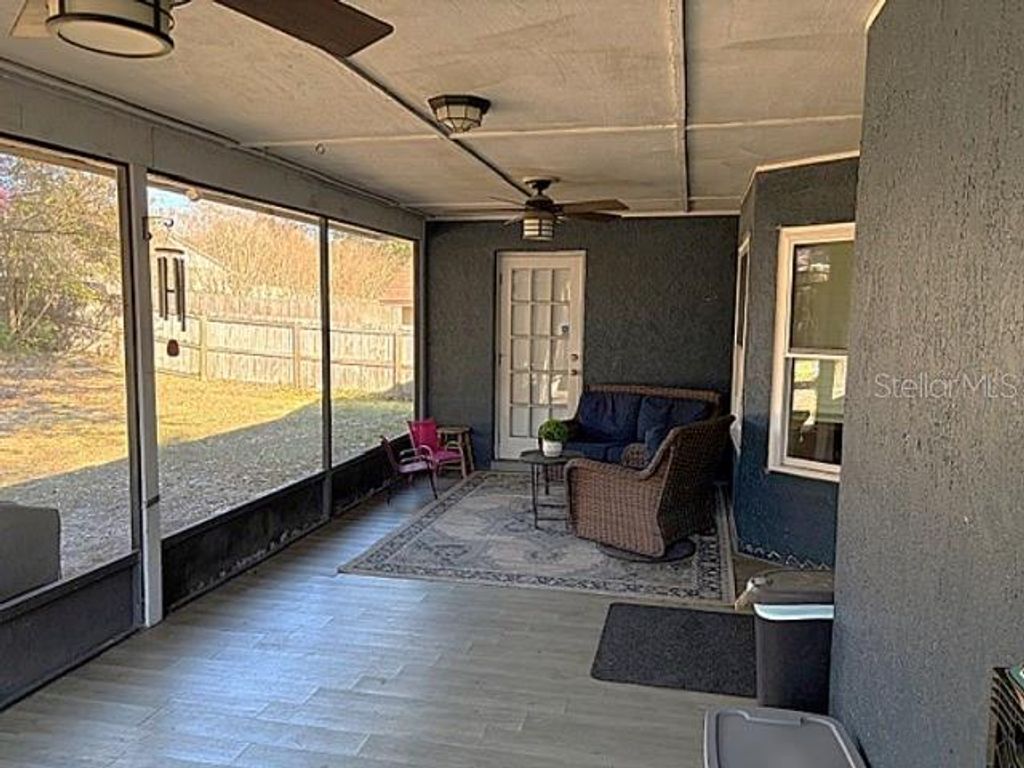 Image 32 of property listing at 979 RED DANDY DRIVE, Orlando, FL 32818