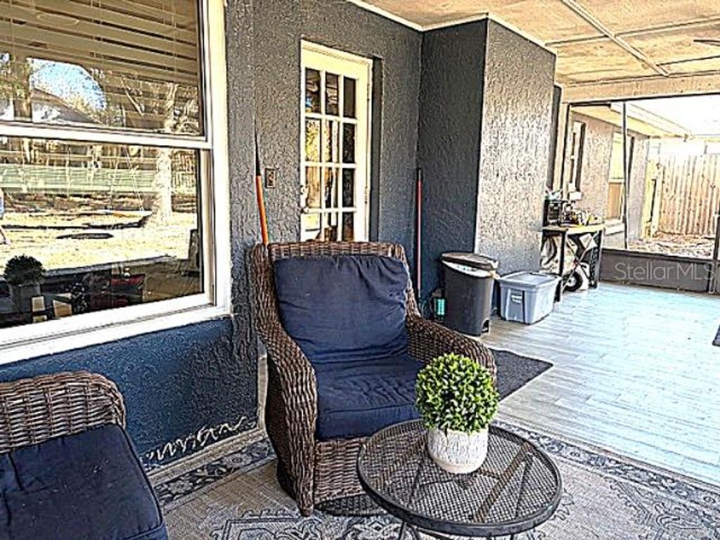 Image 33 of property listing at 979 RED DANDY DRIVE, Orlando, FL 32818