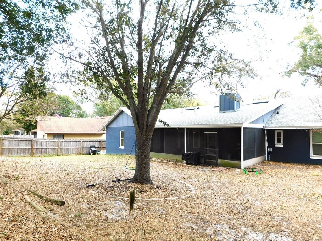 Image 37 of property listing at 979 RED DANDY DRIVE, Orlando, FL 32818