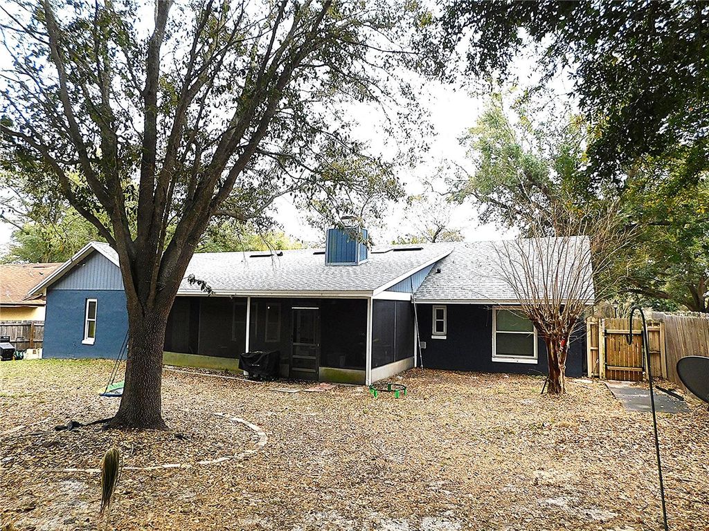 Image 38 of property listing at 979 RED DANDY DRIVE, Orlando, FL 32818