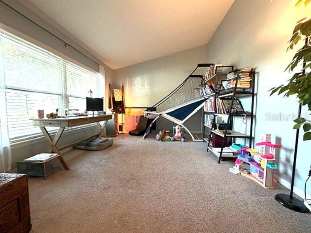 Image 9 of property listing at 979 RED DANDY DRIVE, Orlando, FL 32818