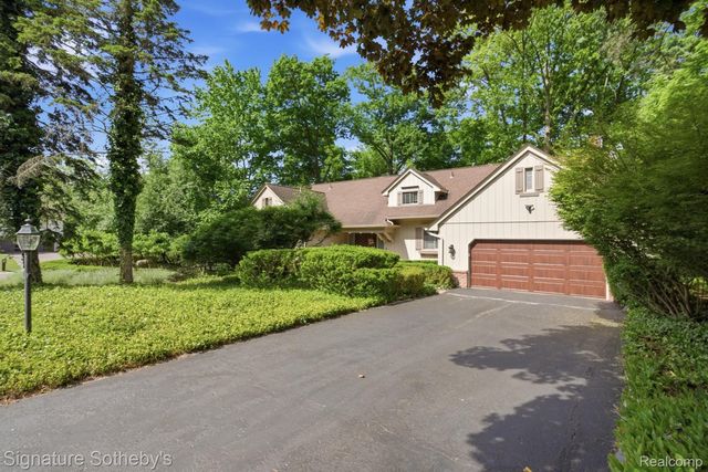 3215 Woodview Lake Road, West Bloomfield Charter Township, MI 48323