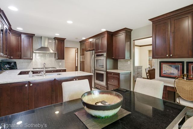 3215 Woodview Lake Road, West Bloomfield Charter Township, MI 48323