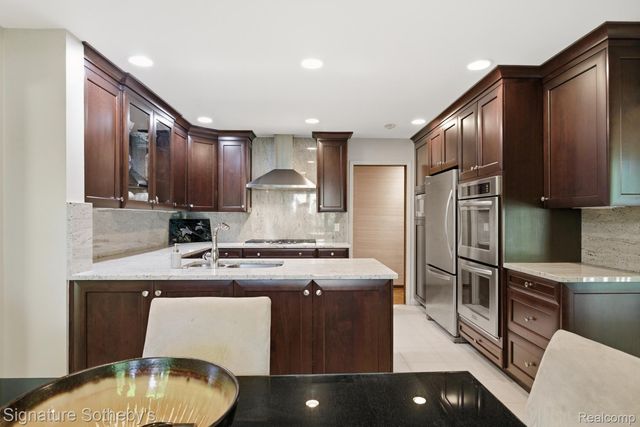 3215 Woodview Lake Road, West Bloomfield Charter Township, MI 48323
