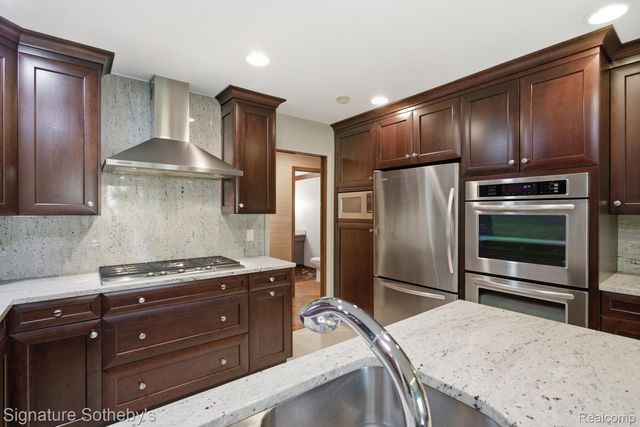3215 Woodview Lake Road, West Bloomfield Charter Township, MI 48323