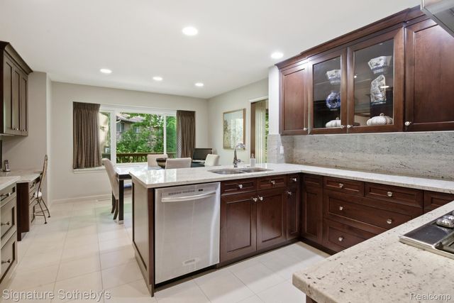 3215 Woodview Lake Road, West Bloomfield Charter Township, MI 48323