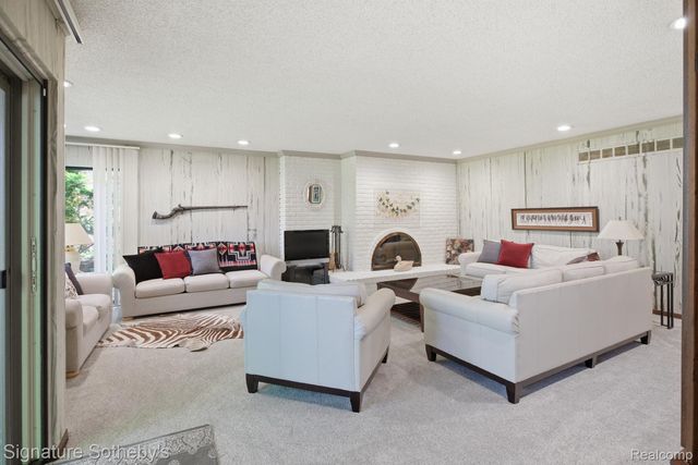 3215 Woodview Lake Road, West Bloomfield Charter Township, MI 48323