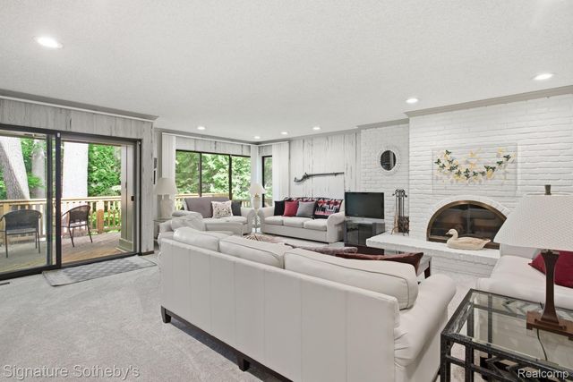 3215 Woodview Lake Road, West Bloomfield Charter Township, MI 48323