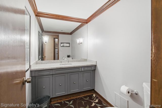 3215 Woodview Lake Road, West Bloomfield Charter Township, MI 48323