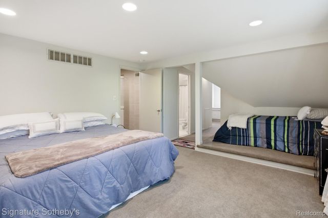 3215 Woodview Lake Road, West Bloomfield Charter Township, MI 48323