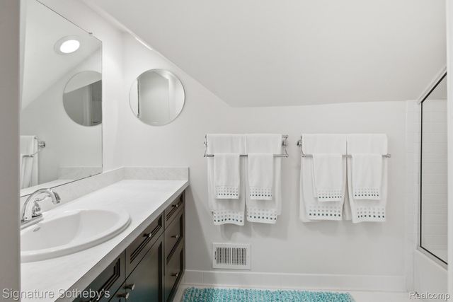 3215 Woodview Lake Road, West Bloomfield Charter Township, MI 48323