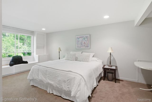 3215 Woodview Lake Road, West Bloomfield Charter Township, MI 48323
